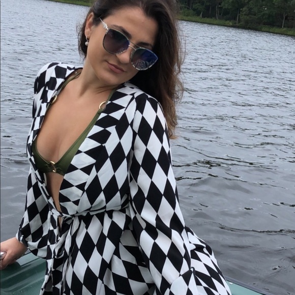 BLACK & White Cover Up - Picture 4 of 8